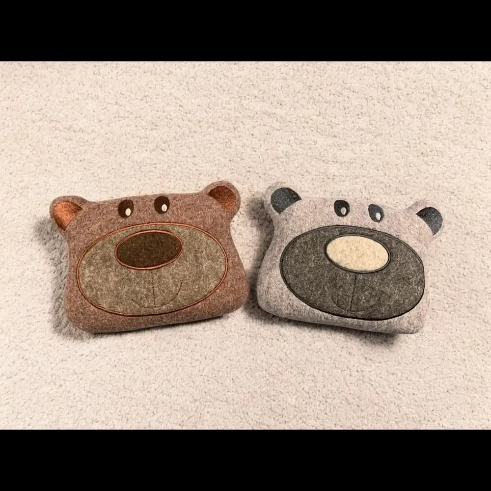 Handgefertigtes Bärenkissen als nachhaltiges Hundespielzeug