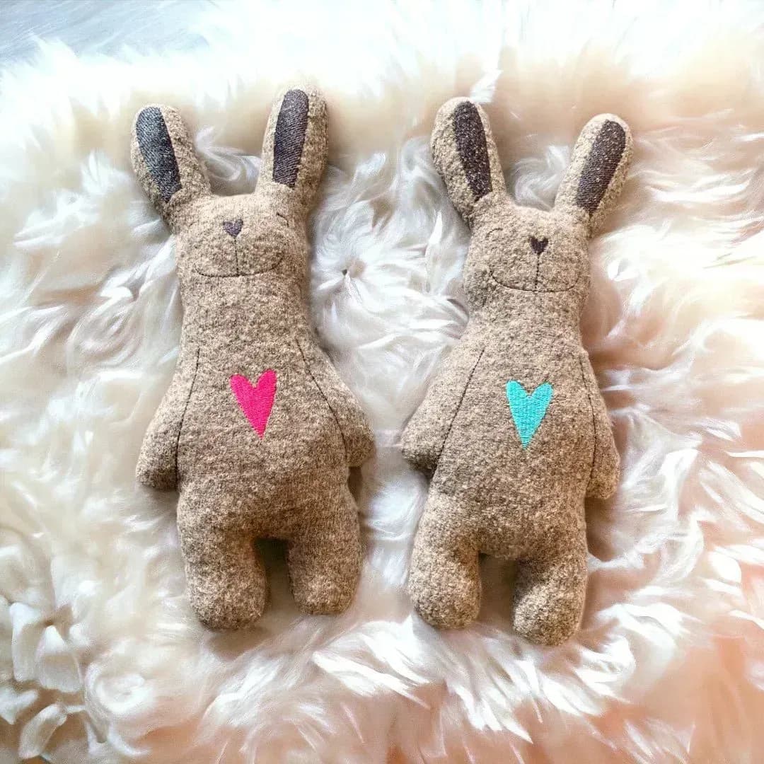 Hundespielzeug aus Schurwolle, gefüllt mit Schafswolle aus der Schweiz